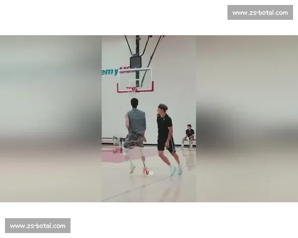 郭昊文与克莱、麦克朗合练:三分亮眼但防守遭质疑,特训能否提升短板? 郭昊文与克莱、麦克朗合练:三分亮眼但防守遭质疑,特训能否提升短板?